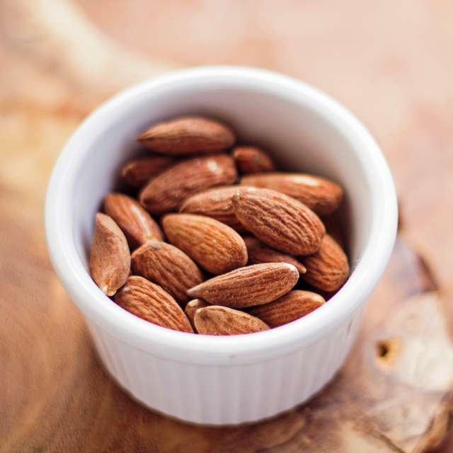 11 Reasons Why You Should Eat More Almonds!